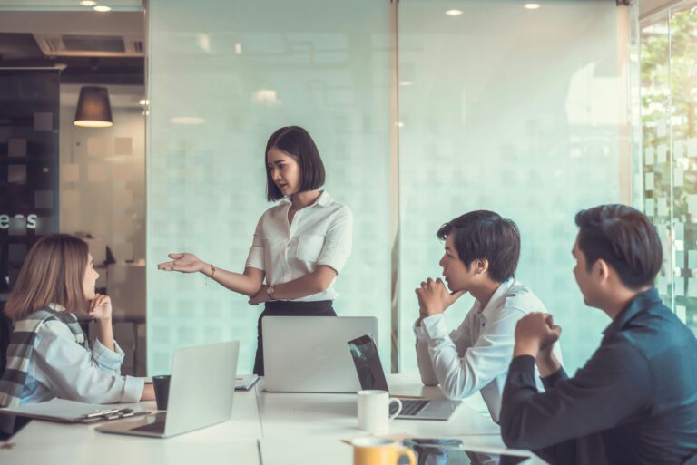 A young professional leading a meeting with confidence, demonstrating leadership identity and the rise of the emerging leader in modern workplaces.